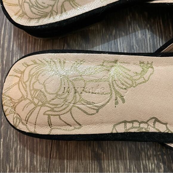 JOYFOLIE Black Velvet Valentina Flats w/ Gold Floral Details Size 6.5 - Picture 3 of 6